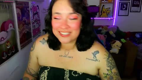 Snapshot of electricsapphire chatting on 10.07.25 Alejandra online show from 10.07.25