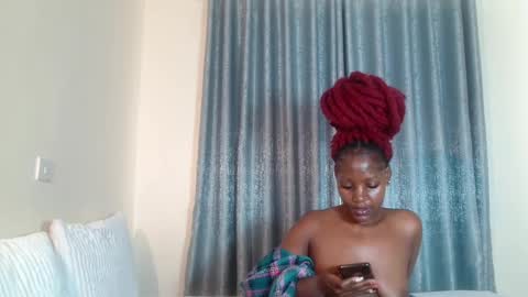 Snapshot of elegant_ebony chatting on 01.26.25 Nika online show from 01.26.25