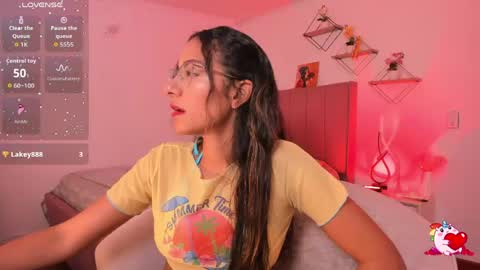Snapshot of elegant_rouse chatting on 05.17.26 Rouse online show from 05.17.26