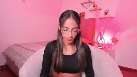 Snapshot of elegant_rouse chatting on 05.21.26 Rouse online show from 05.21.26