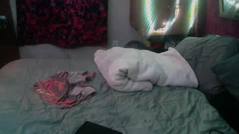 Snapshot of elegantdeviance69 chatting on 12.11.24 ElegantDeviance69 online show from 12.11.24