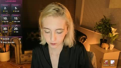 Snapshot of elen__moore chatting on 05.16.26 Elen online show from 05.16.26