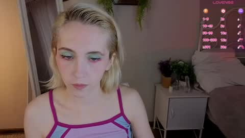 Snapshot of elen__moore chatting on 05.21.26 Elen online show from 05.21.26