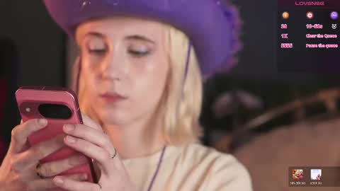 Snapshot of elen__moore chatting on 05.30.26 Elen online show from 05.30.26