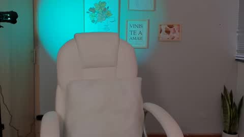 Snapshot of elena_ruiz chatting on 01.05.25 Elena online show from 01.05.25