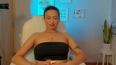 Snapshot of elena_ruiz chatting on 01.11.25 Elena online show from 01.11.25