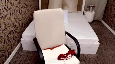 ElenaJuarez online show from 01.31.25