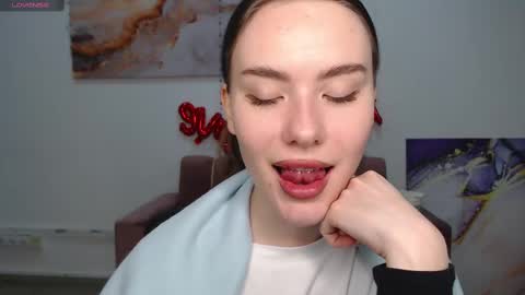 Snapshot of elenaoconar chatting on 03.10.25 elenaoconar online show from 03.10.25