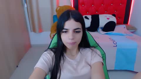 Snapshot of elenna_hotx chatting on 01.25.25 agnes online show from 01.25.25