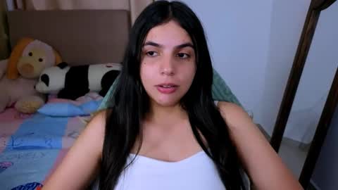 Snapshot of elenna_hotx chatting on 10.24.25 agnes online show from 10.24.25