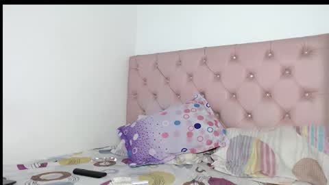 Snapshot of elettra_parisi19 chatting on 09.19.25 elettra_parisi19 online show from 09.19.25