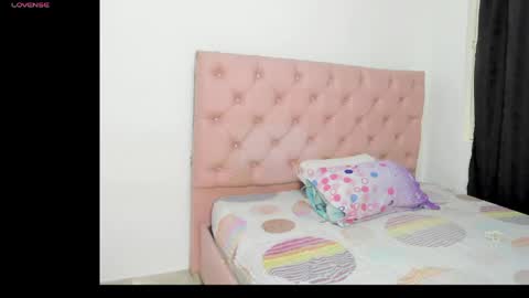 Snapshot of elettra_parisi19 chatting on 06.04.26 elettra_parisi19 online show from 06.04.26