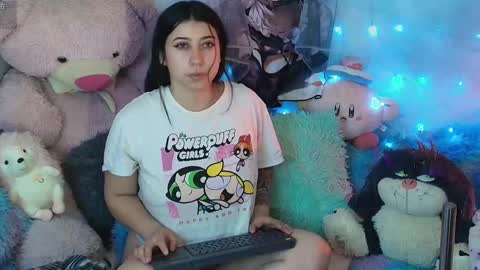 Snapshot of elfen_miu chatting on 10.22.25 miu online show from 10.22.25