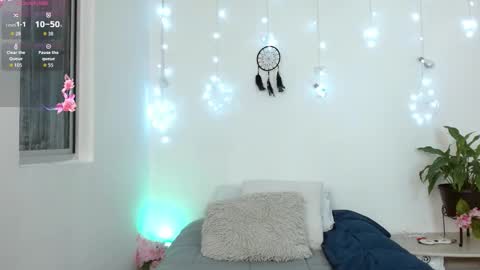 Snapshot of eli_gom_ chatting on 10.04.25 Eliza online show from 10.04.25