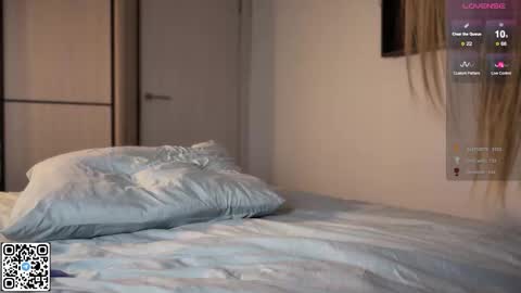 Elizabeth Lizi online show from 11.24.25