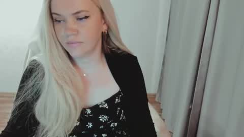Snapshot of elia_ chatting on 06.29.26 Ella online show from 06.29.26