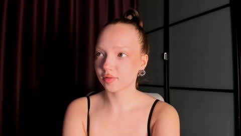 Snapshot of elianareynolds chatting on 12.10.24 Ella online show from 12.10.24