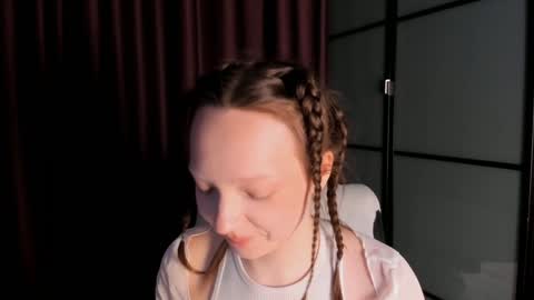 Snapshot of elianareynolds chatting on 12.11.24 Ella online show from 12.11.24