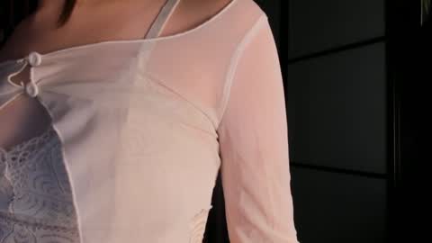 Snapshot of elianareynolds chatting on 12.12.24 Ella online show from 12.12.24