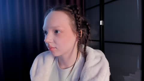 Snapshot of elianareynolds chatting on 12.14.24 Ella online show from 12.14.24