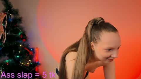 Snapshot of elianareynolds chatting on 12.24.24 Ella online show from 12.24.24