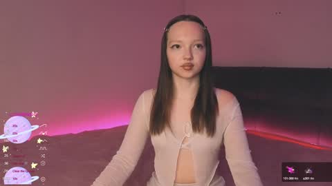 Snapshot of elianareynolds chatting on 01.11.25 Ella online show from 01.11.25