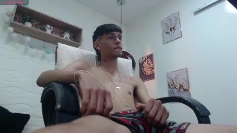 Snapshot of eliasblue chatting on 01.07.25 E L I A S online show from 01.07.25