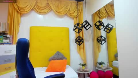 Snapshot of eliasblue chatting on 03.02.25 E L I A S online show from 03.02.25