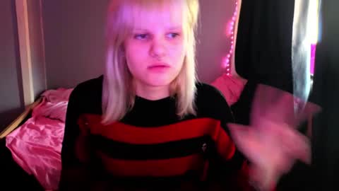 Snapshot of elieiza_xo chatting on 04.18.26 elieiza_xo online show from 04.18.26
