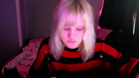 Snapshot of elieiza_xo chatting on 04.19.26 elieiza_xo online show from 04.19.26
