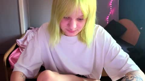 Snapshot of elieiza_xo chatting on 04.29.26 elieiza_xo online show from 04.29.26