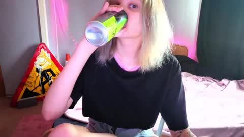 Snapshot of elieiza_xo chatting on 05.15.26 elieiza_xo online show from 05.15.26