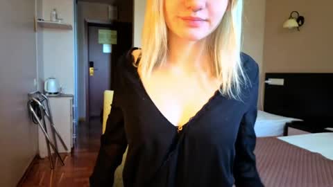 Snapshot of elieiza_xo chatting on 06.01.26 elieiza_xo online show from 06.01.26
