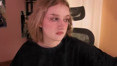 Snapshot of eliejay chatting on 01.17.26 Ellie online show from 01.17.26