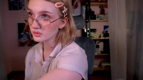 Snapshot of eliejay chatting on 02.04.26 Ellie online show from 02.04.26