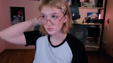 Snapshot of eliejay chatting on 02.07.26 Ellie online show from 02.07.26