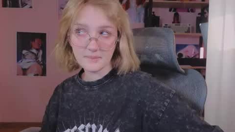 Snapshot of eliejay chatting on 02.15.26 Ellie online show from 02.15.26