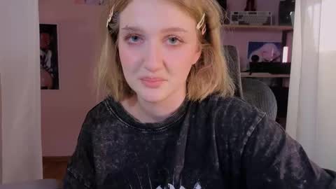 Snapshot of eliejay chatting on 02.15.26 Ellie online show from 02.15.26