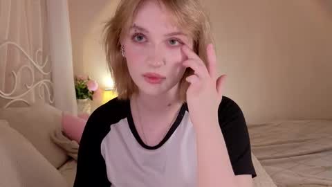 Snapshot of eliejay chatting on 02.22.26 Ellie online show from 02.22.26