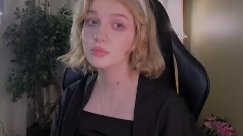 Snapshot of eliejay chatting on 02.25.26 Ellie online show from 02.25.26