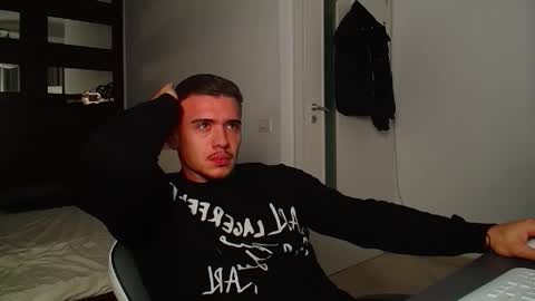 Snapshot of elijahthorne chatting on 12.01.25 ElijahThorne online show from 12.01.25