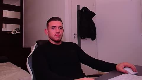 Snapshot of elijahthorne chatting on 12.22.25 ElijahThorne online show from 12.22.25