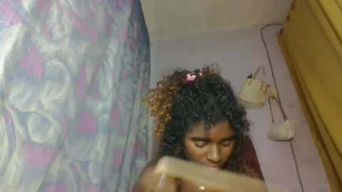 Snapshot of elina981 chatting on 04.18.26 elina981 online show from 04.18.26