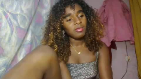 Snapshot of elina981 chatting on 04.22.26 elina981 online show from 04.22.26
