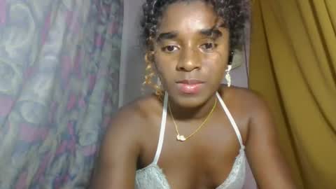 Snapshot of elina981 chatting on 04.26.26 elina981 online show from 04.26.26