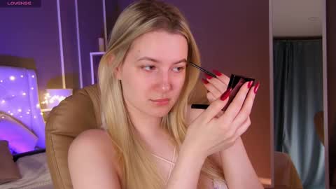 Elina online show from 02.24.25