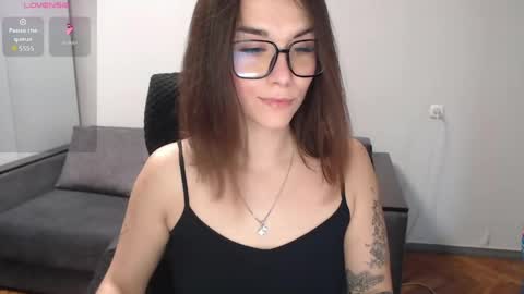 Snapshot of elina_posh chatting on 04.15.26 Liza online show from 04.15.26
