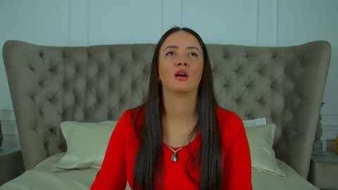 ElinaBellucci online show from 02.05.26