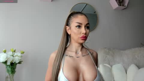 Snapshot of elinamoon_ chatting on 05.04.26 Elina online show from 05.04.26