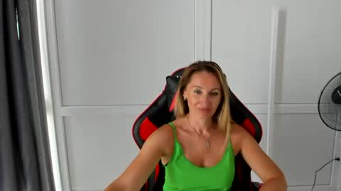 Snapshot of elinarosee chatting on 06.29.26 Milena online show from 06.29.26